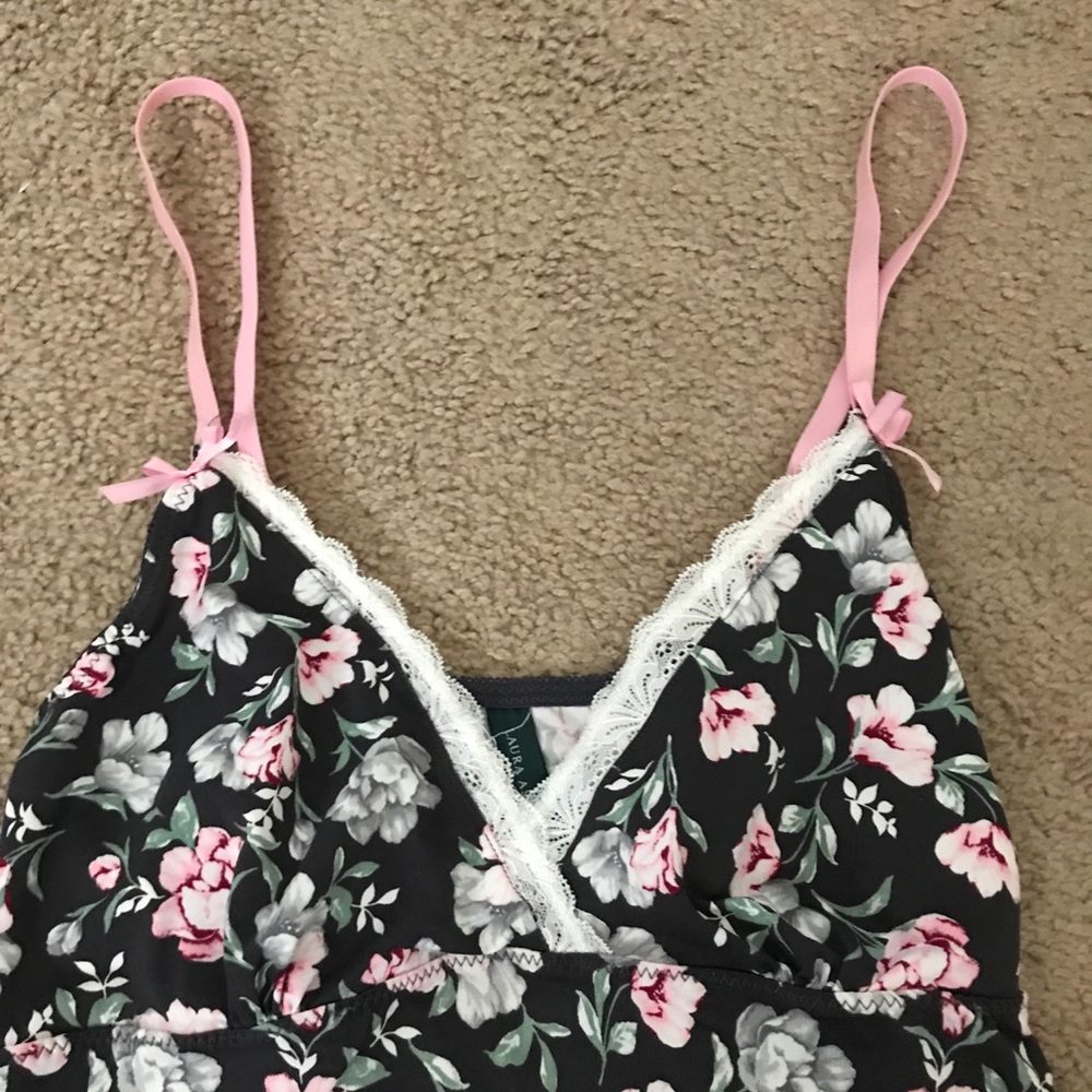 LAURA ASHLEY FLORAL LACE PAJAMA SET - L